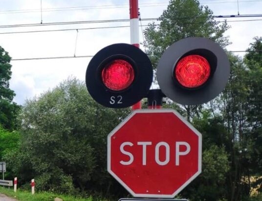 Niebezpiecznie na przejeździe kolejowym w Kętach
