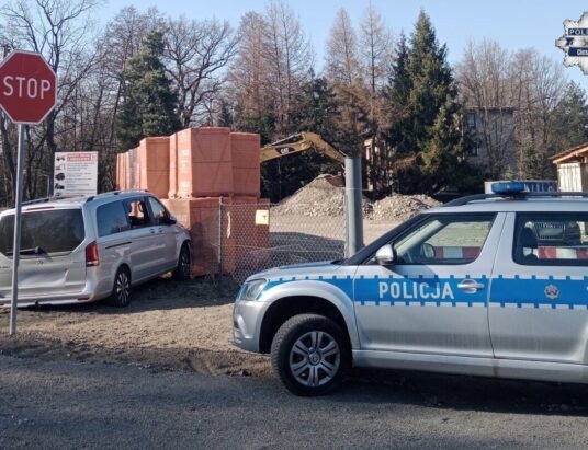 Błyskawiczna reakcja dzielnicowej z Brennej – szybka pomoc okazała się kluczowa dla poszkodowanego