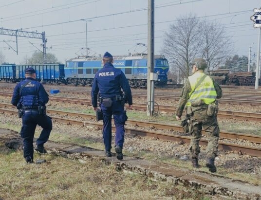 Kradzieże metali, nielegalna migracja – mundurowi chronili obszary kolejowe