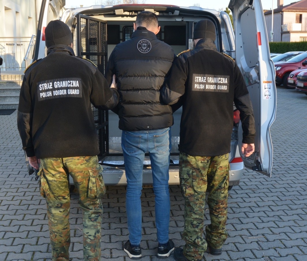 Prosto z zakładu karnego do ojczyzny