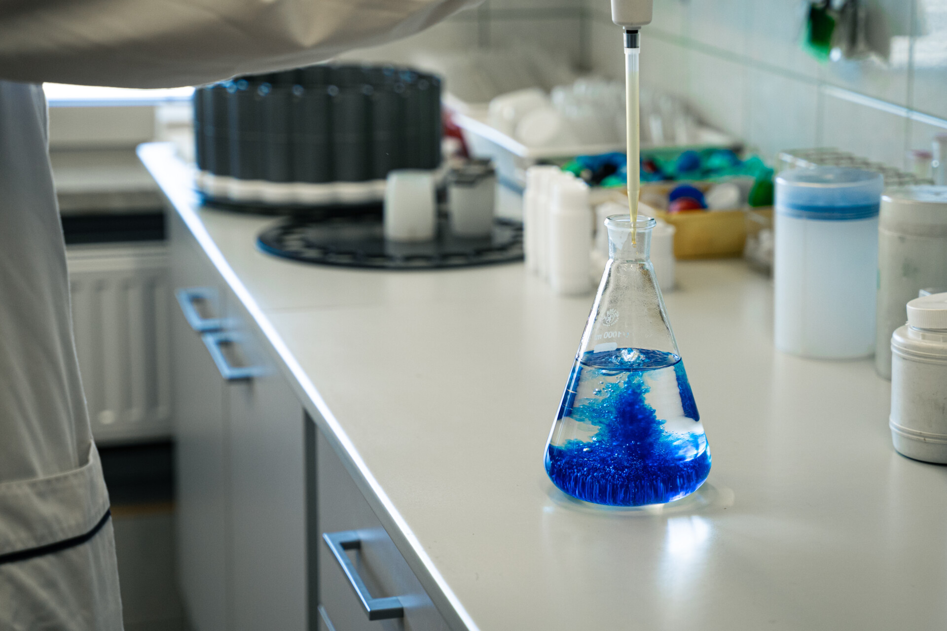 Kompleksowe usługi laboratoryjne oraz sprzedaż wodomierzy. Sprawdź e-sklep AQUA S.A.!