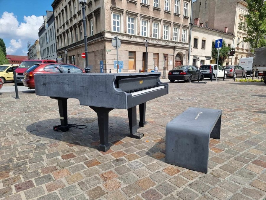 Fortepian, który dzieli Bielszczan