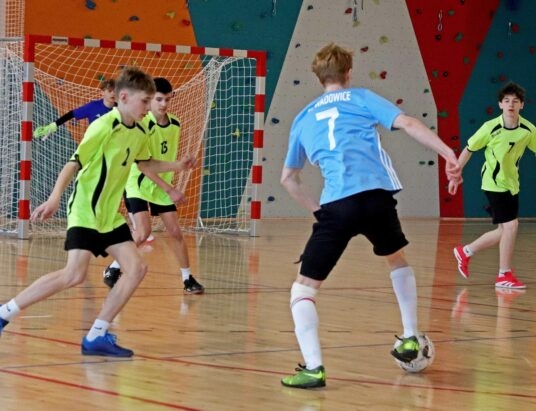 Ósmoklasiści w Gorzeń Arenie – ZDJĘCIA