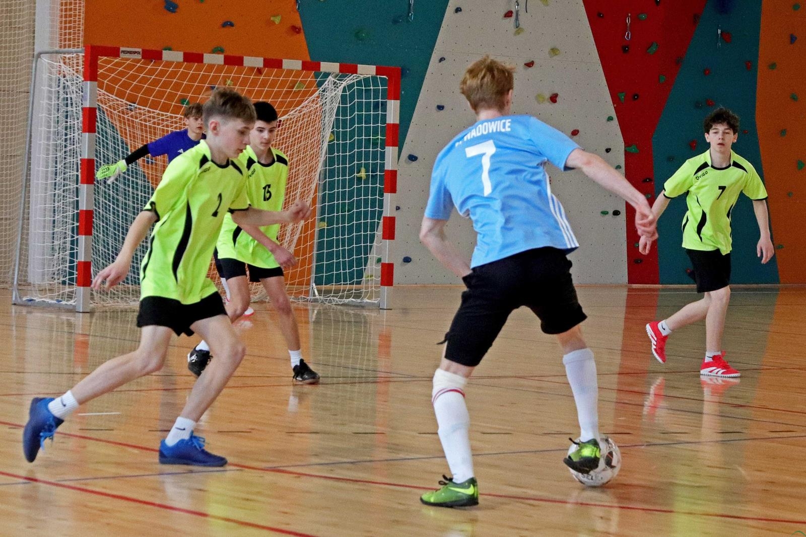 Ósmoklasiści w Gorzeń Arenie – ZDJĘCIA