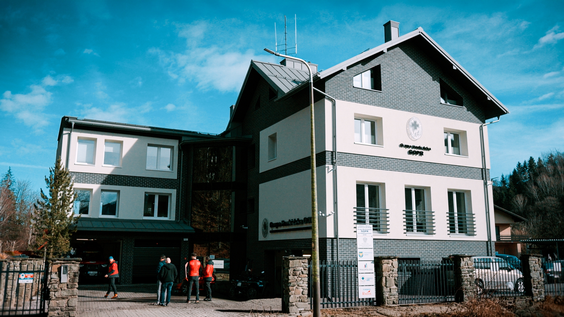 Beskidzkie Anioły. W górach czuwają nad nami najlepsi z najlepszych | WIDEO