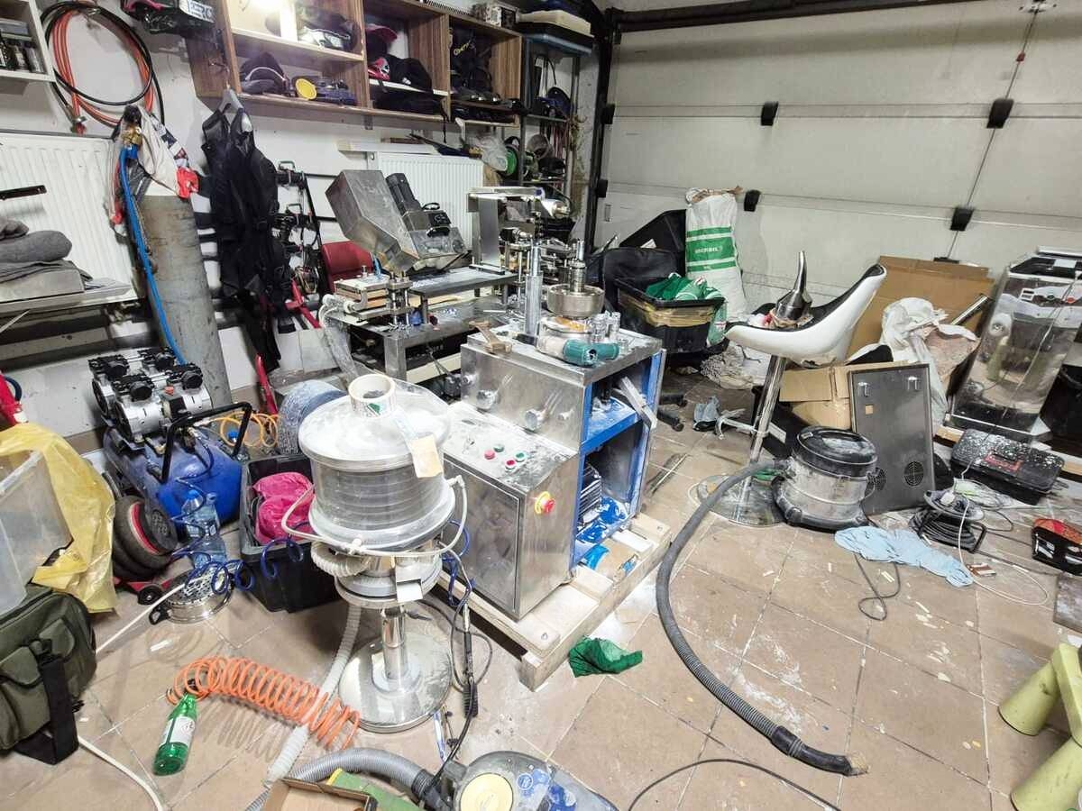 Miliony z nielegalnych sterydów. Rozbita grupa działała w całej Polsce