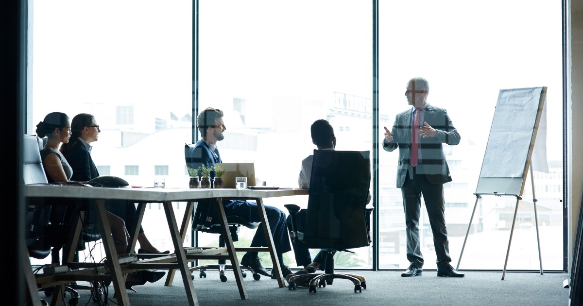 Franczyza ubezpieczeniowa czy multiagencja – co lepiej wybrać na start?