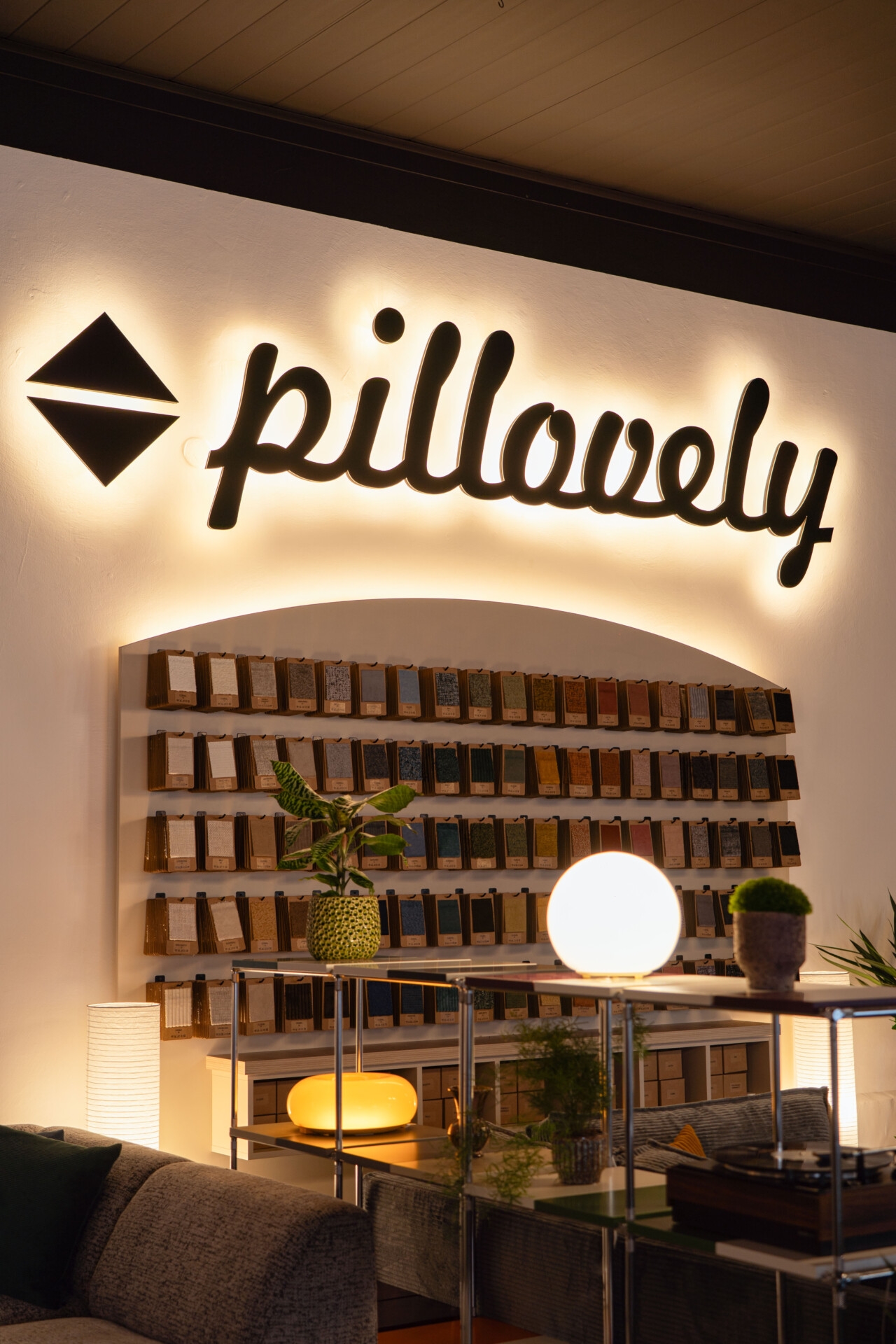 Urządzamy salon — dlaczego warto zacząć od wizyty w showroomie meblowym w Wadowicach