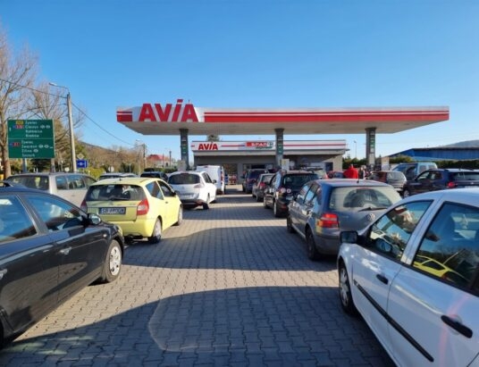 Tańsze paliwo na święta. Prezydent zgodził się na “pakiet CPN”