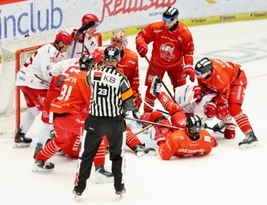 Skromne zwycięstwo na początek. „Stalownicy” z pierwszym punktem w play-off | ZDJĘCIA