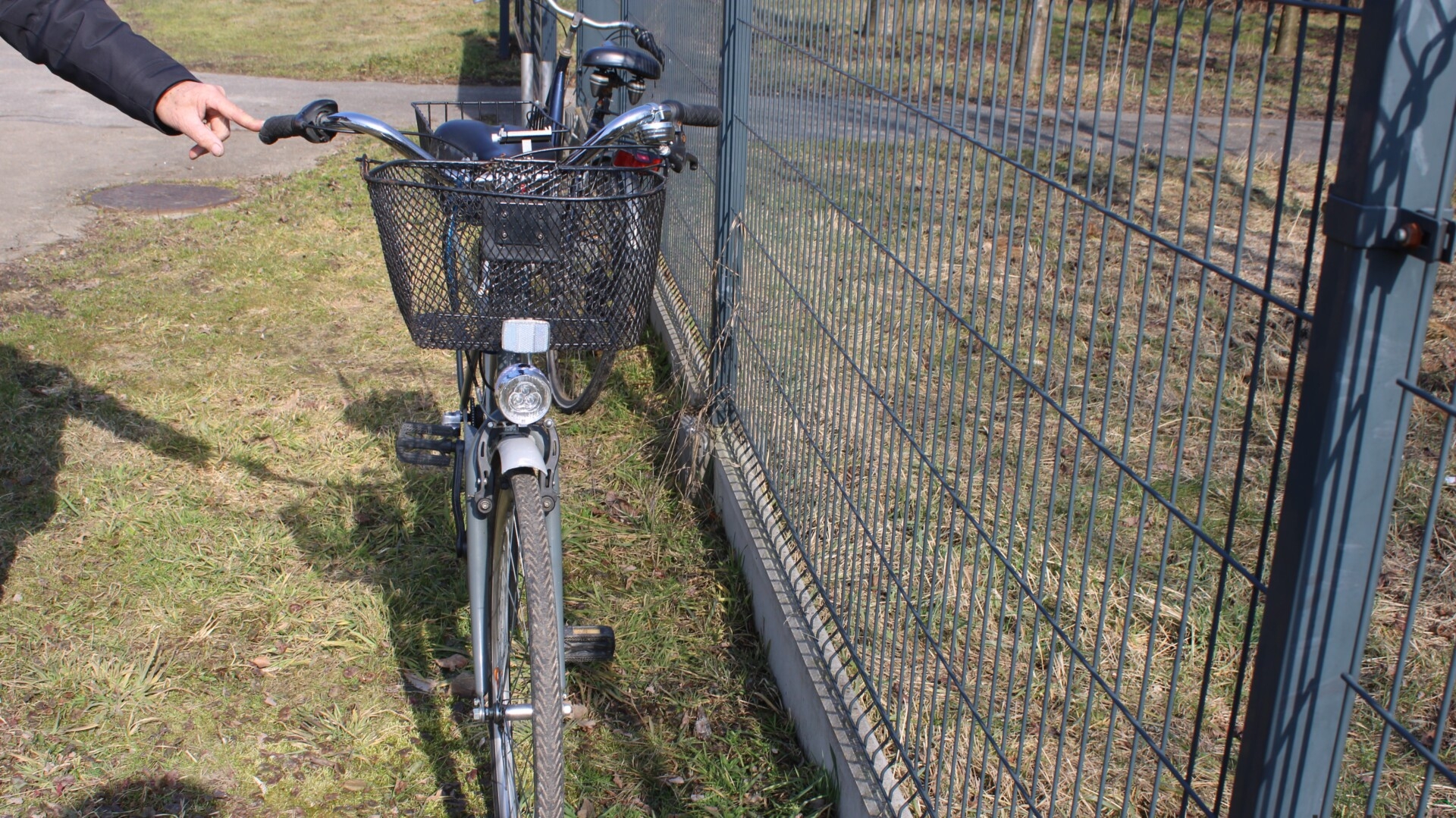 Potrącenie rowerzystki. Senior wyjeżdżał z podporządkowanej