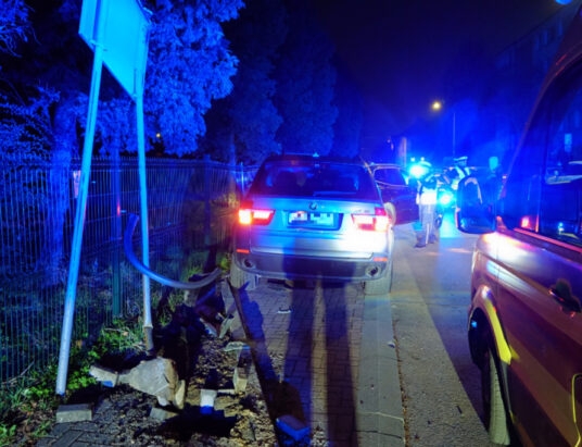 Krótka szarża pijanego Ukraińca. Uszkodzona infrastruktura i cztery auta | ZDJĘCIA