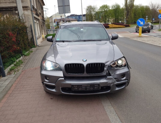 Zderzenie aut na rondzie. Kto przyczynił się do kolizji? ZDJĘCIA