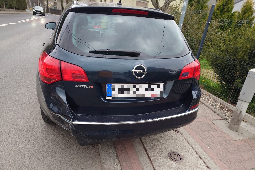 Zderzenie aut na rondzie. Kto przyczynił się do kolizji? – foto