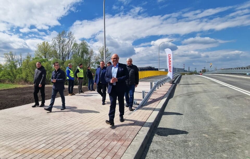 Przez lata był tu bród przez rzekę. Teraz zbudowano 72-metrowy most | ZDJĘCIA