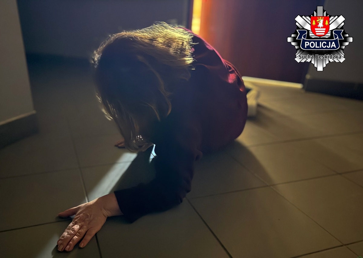 Dzięki opasce elektronicznej wezwała pomoc