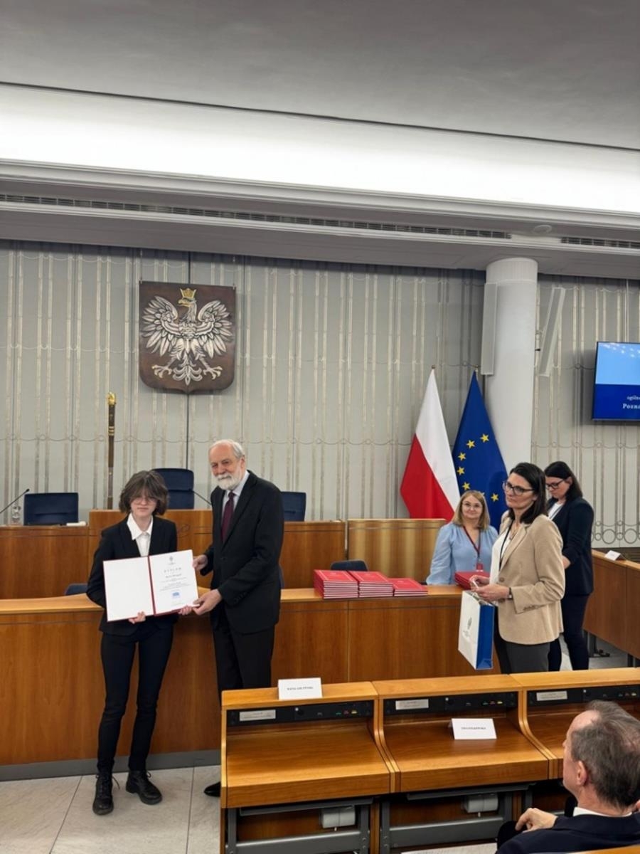 Marta Skrzypek z żywieckiego „Kopernika” w finale konkursu o Senacie