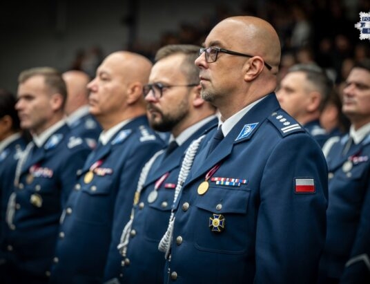 Komendant cieszyńskiej policji uczestniczył w ślubowaniu – do służby przyjęto 11 nowych funkcjonariuszy