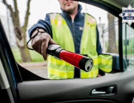 Kierowcy w Istebnej bez promili. Wspólna akcja policji i GOPS