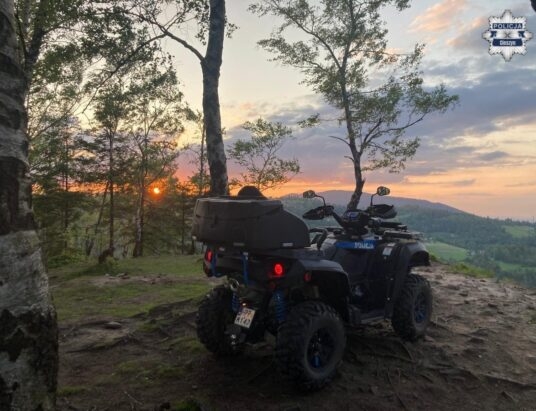 Wspólne patrole w górach. Policjanci z Ustronia i Wisły ruszyli do lasów