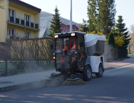 Brenna ma nową zamiatarkę. Rusza też akcja wspólnego sprzątania