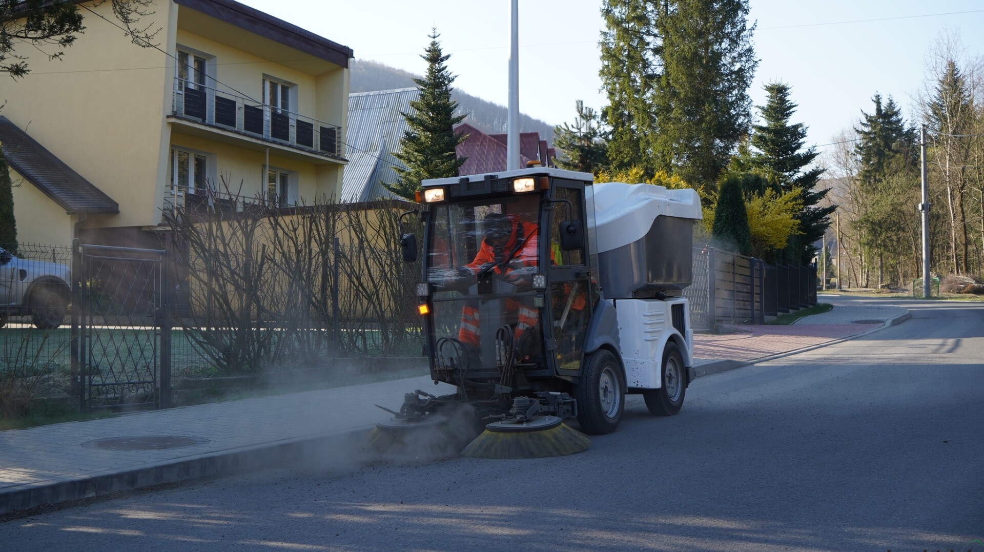 Brenna ma nową zamiatarkę. Rusza też akcja wspólnego sprzątania