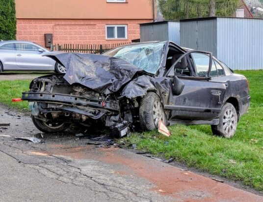 Dwie osoby ranne po zderzeniu w Międzybrodziu Bialskim | ZDJĘCIA
