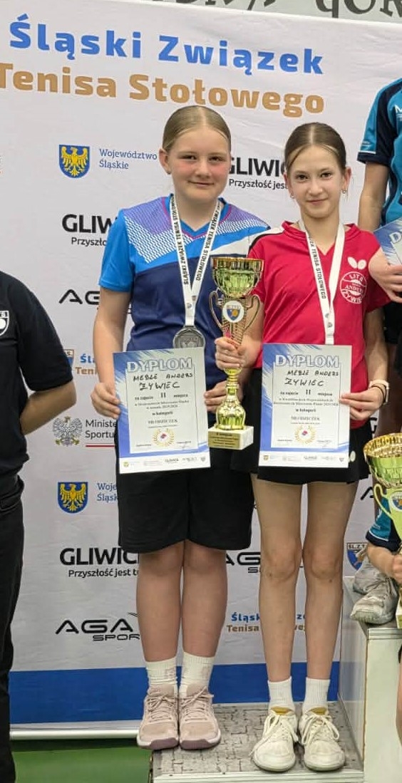 Hanna Kufel i Anna Stasica z medalami Mistrzostw Śląska Młodziczek
