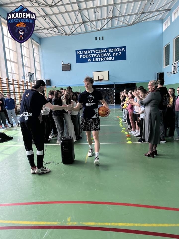 Koszykówka łączy pokolenia. Warsztaty i widowiskowe pokazy w Ustroniu