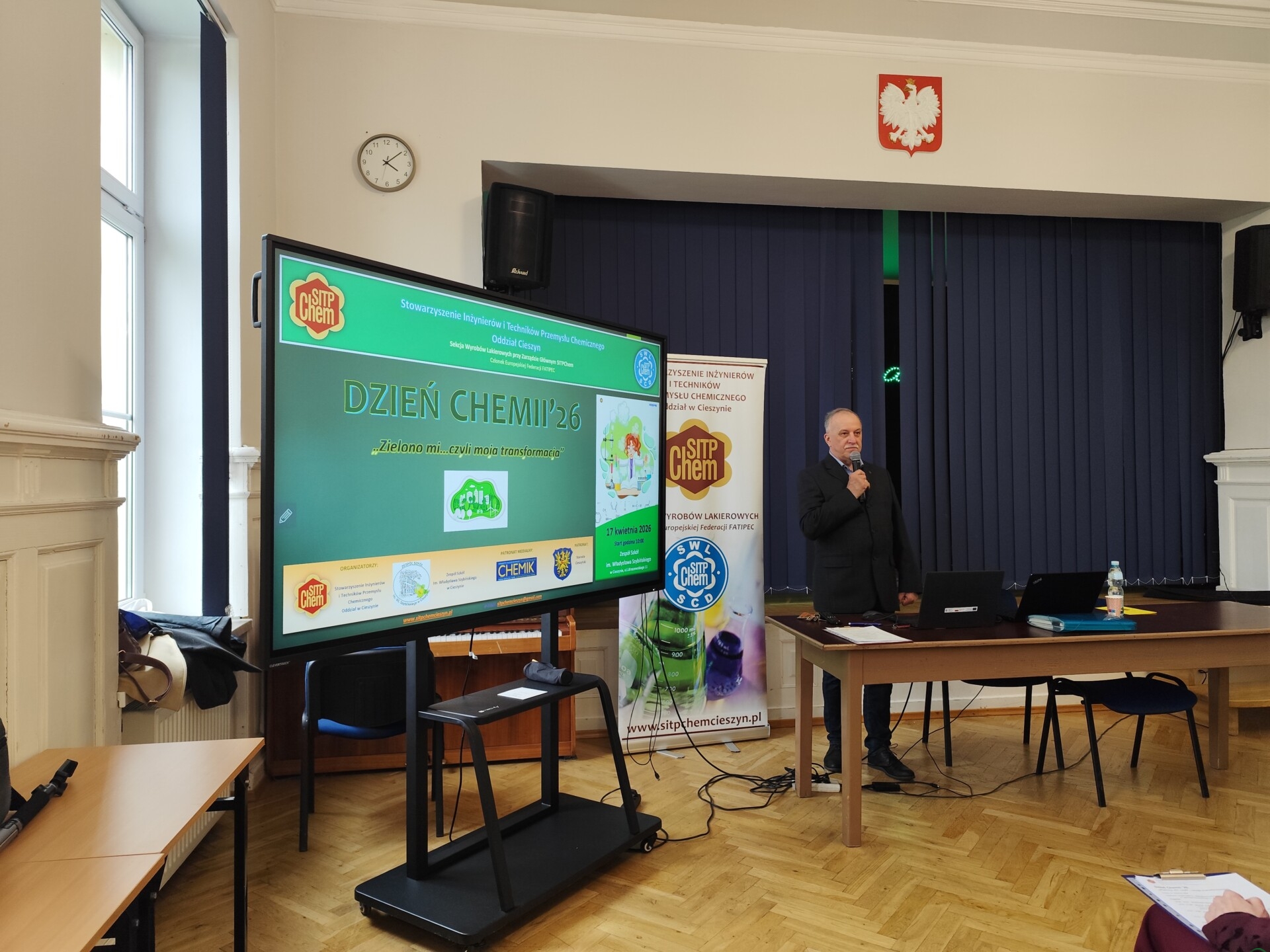 „Zielono mi, czyli… moja transformacja”. Dzień Chemii w Cieszynie z wykładem o atomie, pokazami i konkursami | ZDJĘCIA