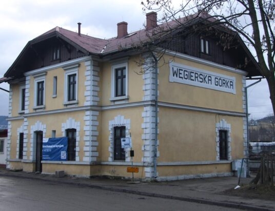 Co z remontami dworców kolejowych?