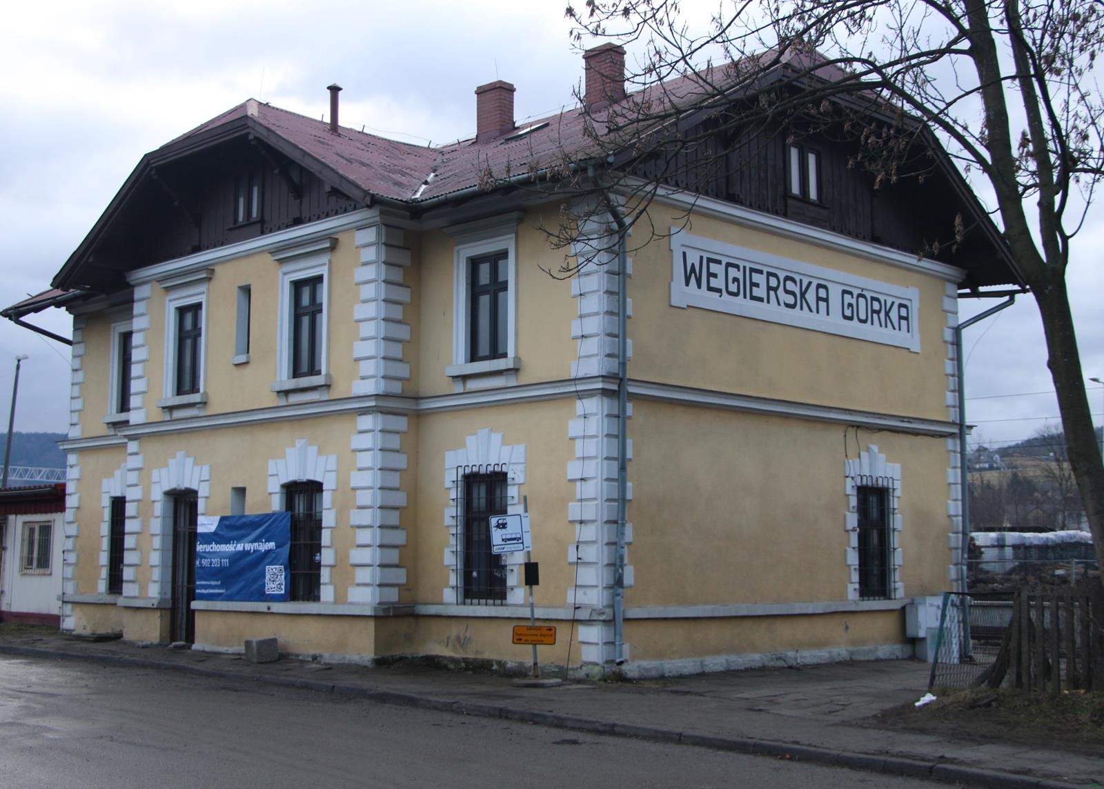 Co z remontami dworców kolejowych?