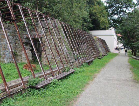 Sucha Beskidzka: Czas na szklarnię przy oranżerii