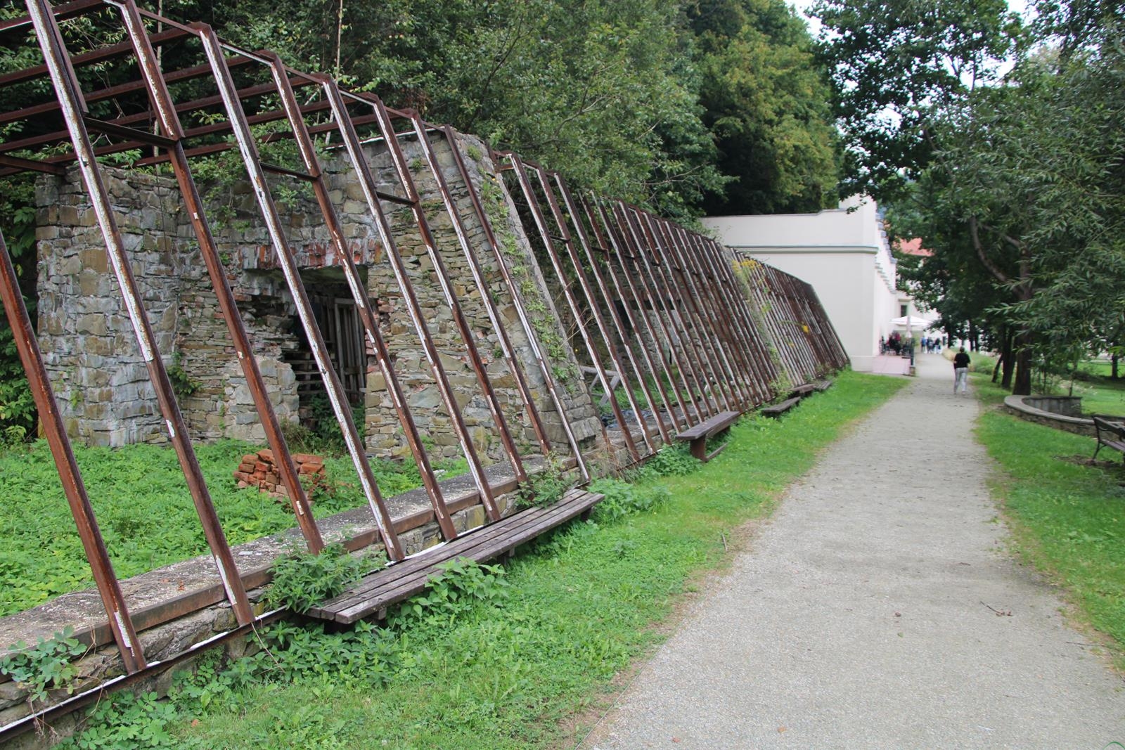 Sucha Beskidzka: Czas na szklarnię przy oranżerii