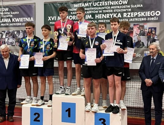 Młodzi tenisiści z gminy Goleszów na podium mistrzostw Śląska. Martyna Grzesiek z awansem do MP