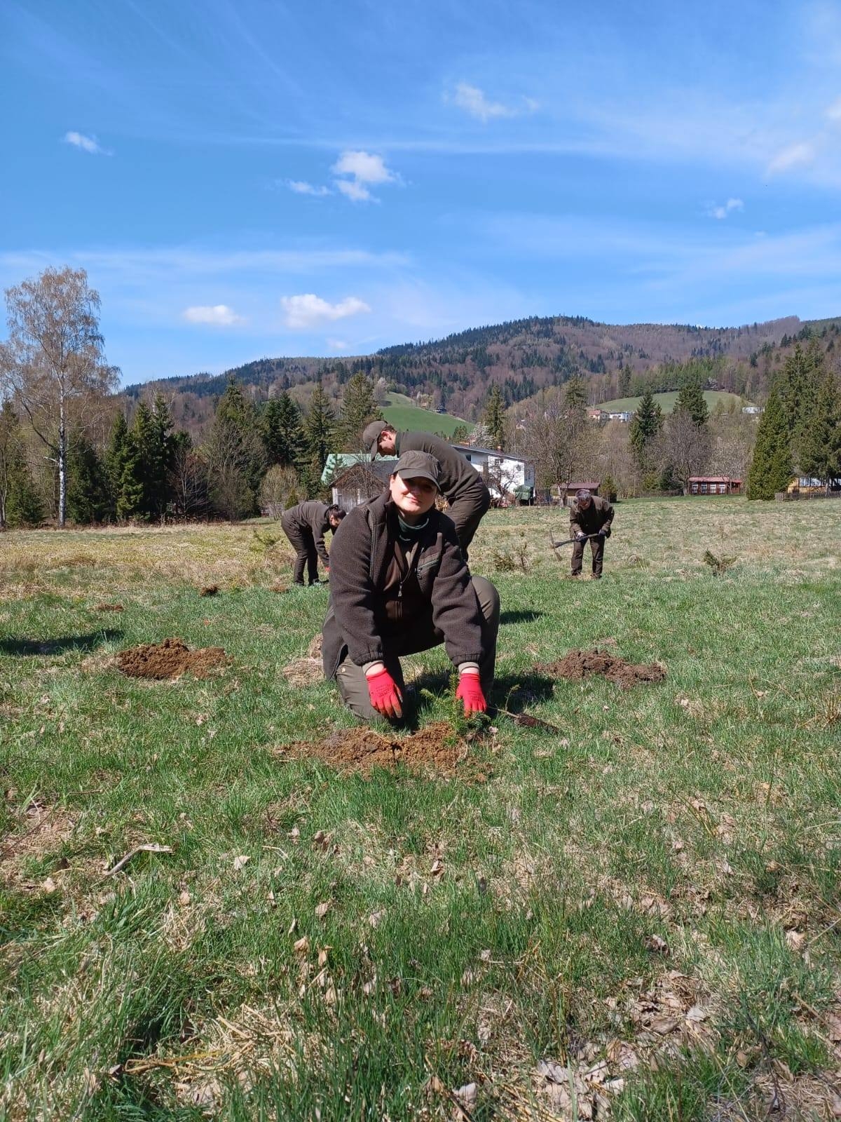 Zamiast biurek – las. Leśnicy z Wisły uczcili Dzień Ziemi w terenie