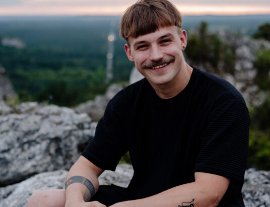 Nowy singiel Patryka Demkowskiego. Artysta z Wisły i jego „Potwór”