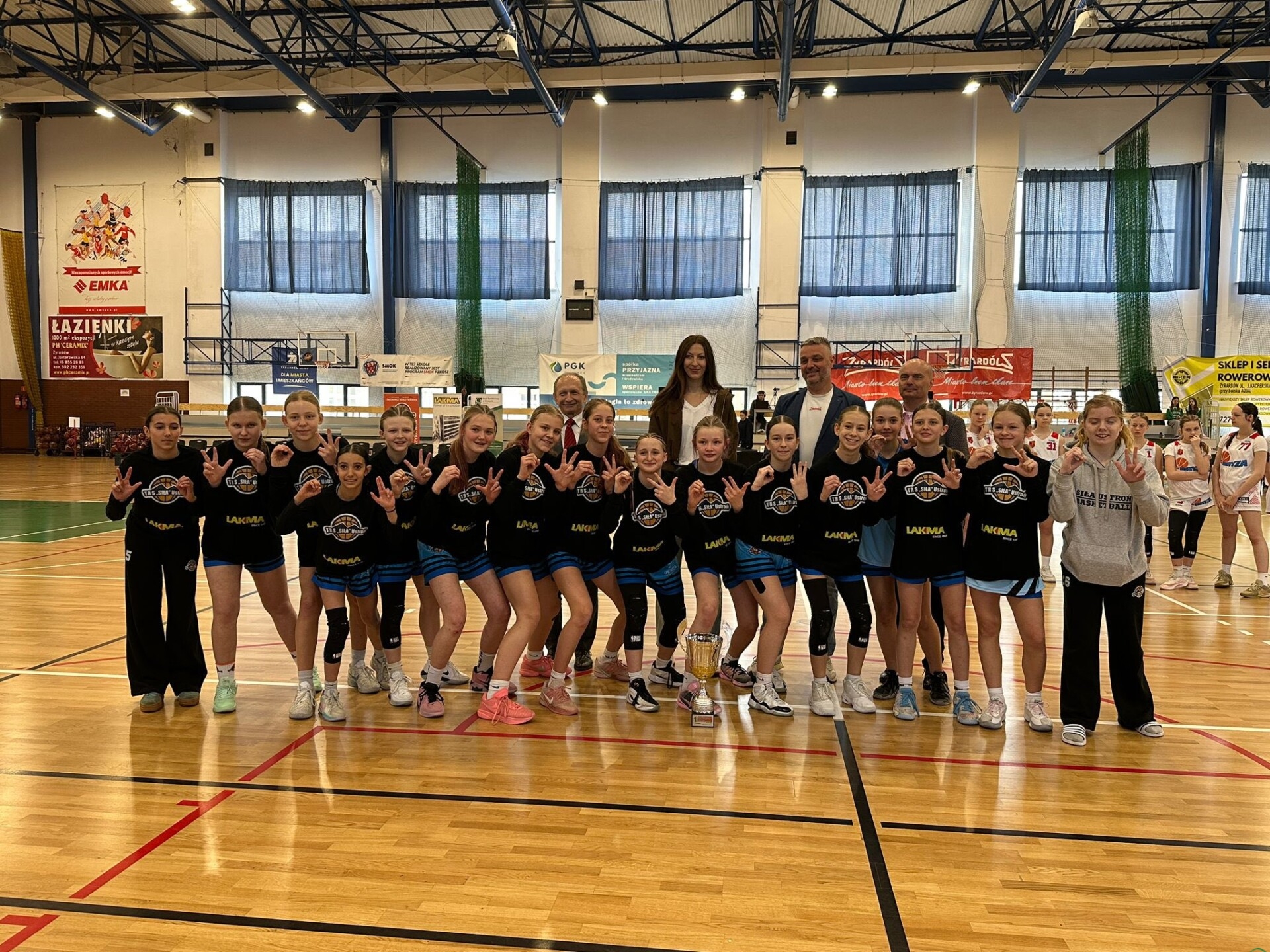 TS Siła Ustroń znów w drodze po marzenia. Młode koszykarki zdominowały turniej ćwierćfinałowy MMP | WIDEO