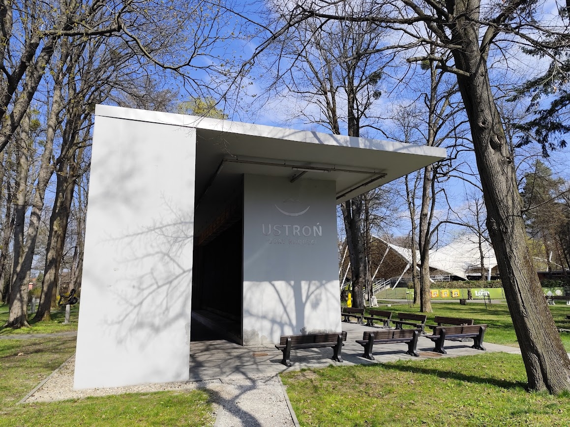 Ustrońska tężnia… w nietęgim stanie. Wizytówka uzdrowiska czy problem do naprawy?