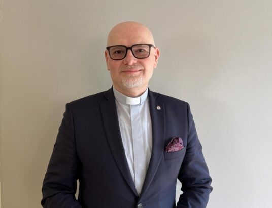 Był wikariuszem w Bielsku, jest księdzem w Cisownicy, a od teraz także radcą Konsystorza