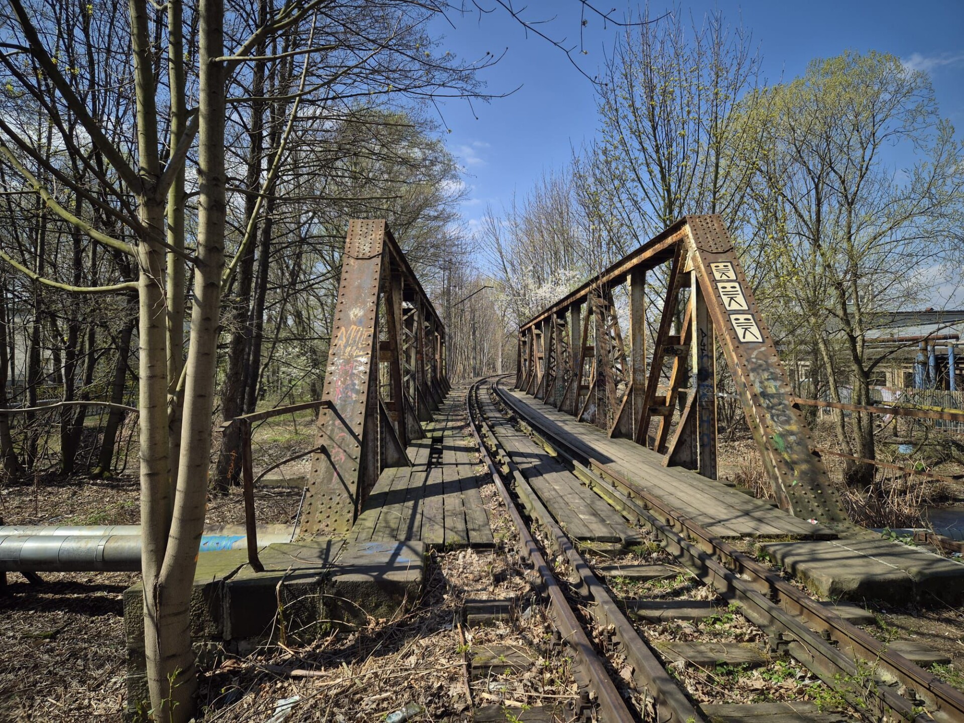 Nieczynną trasą Bielsko-Biała – Skoczów przejechała drezyna z VIP-ami | WIDEO, ZDJĘCIA