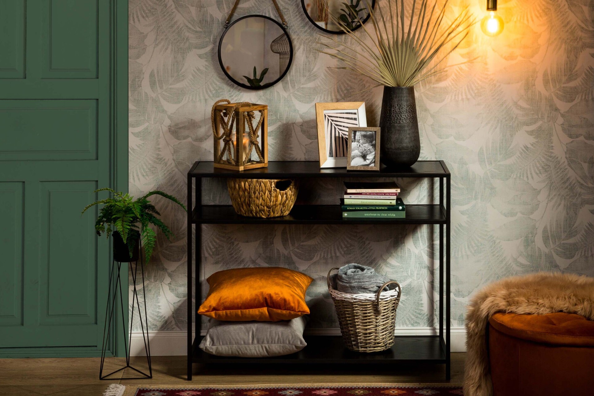 Ciemny przedpokój w bloku? Sprawdzone sposoby na rozjaśnienie wejścia do domu