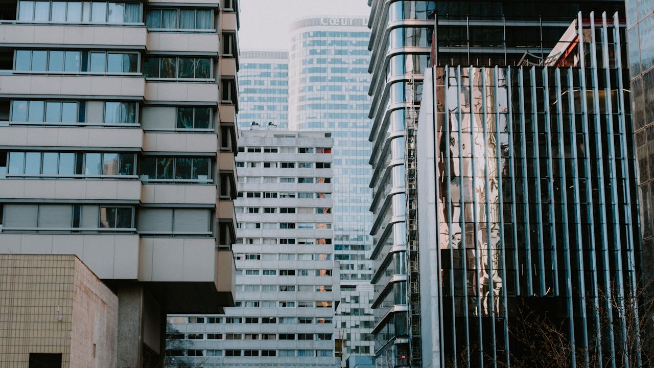 Jak technologia BMS pomaga redukować koszty utrzymania budynków?