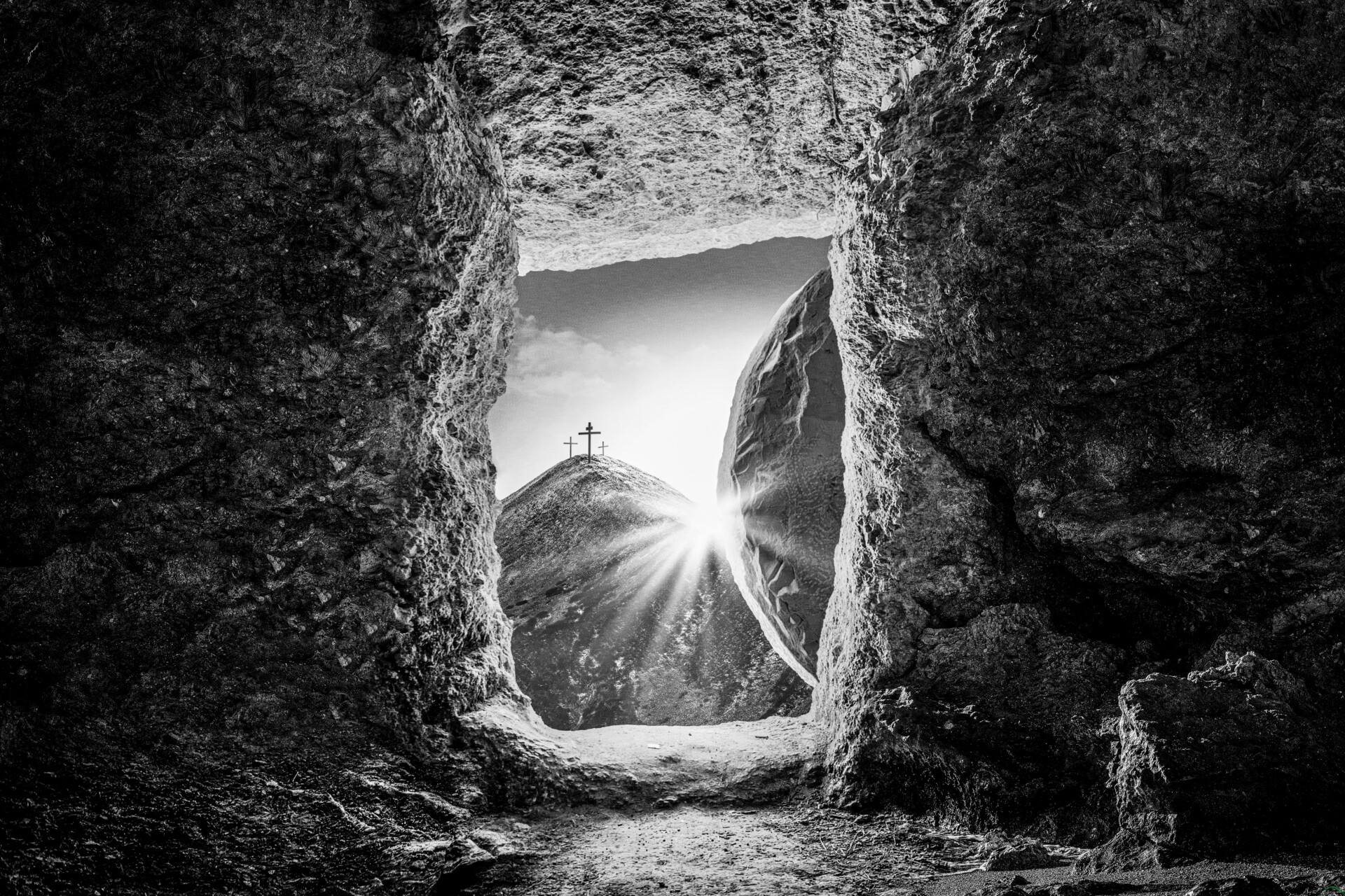 Między ciszą Wielkiego Piątku a euforią Zmartwychwstania