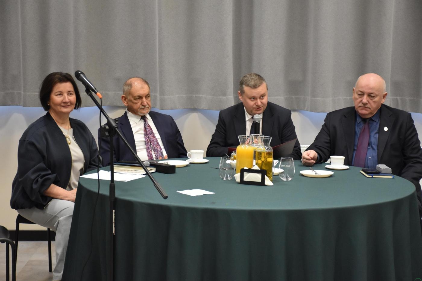 O jakich sprawach i problemach mówili samorządowcy w Jeleśni? – ZDJĘCIA