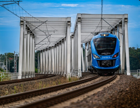 Majówka z Kolejami Śląskimi – specjalna oferta i więcej połączeń