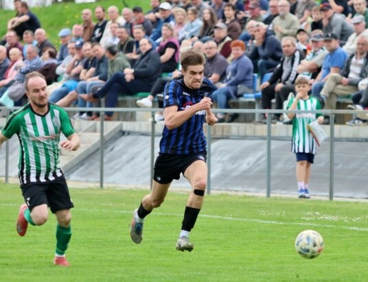 Gol w końcówce rozstrzygnął derby | ZDJĘCIA