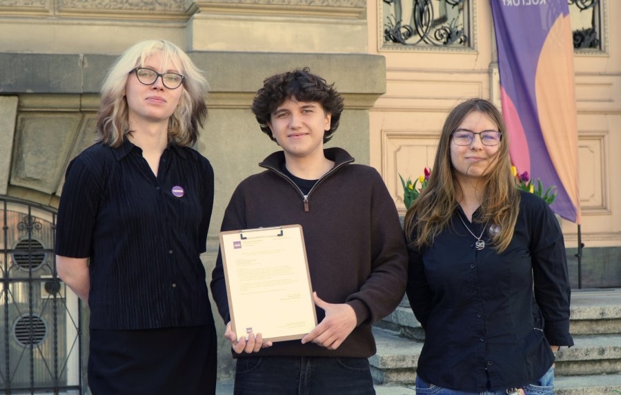 Młodzi pytają o małżeństwa jednopłciowe. Wyroki sądów a urzędnicza rzeczywistość