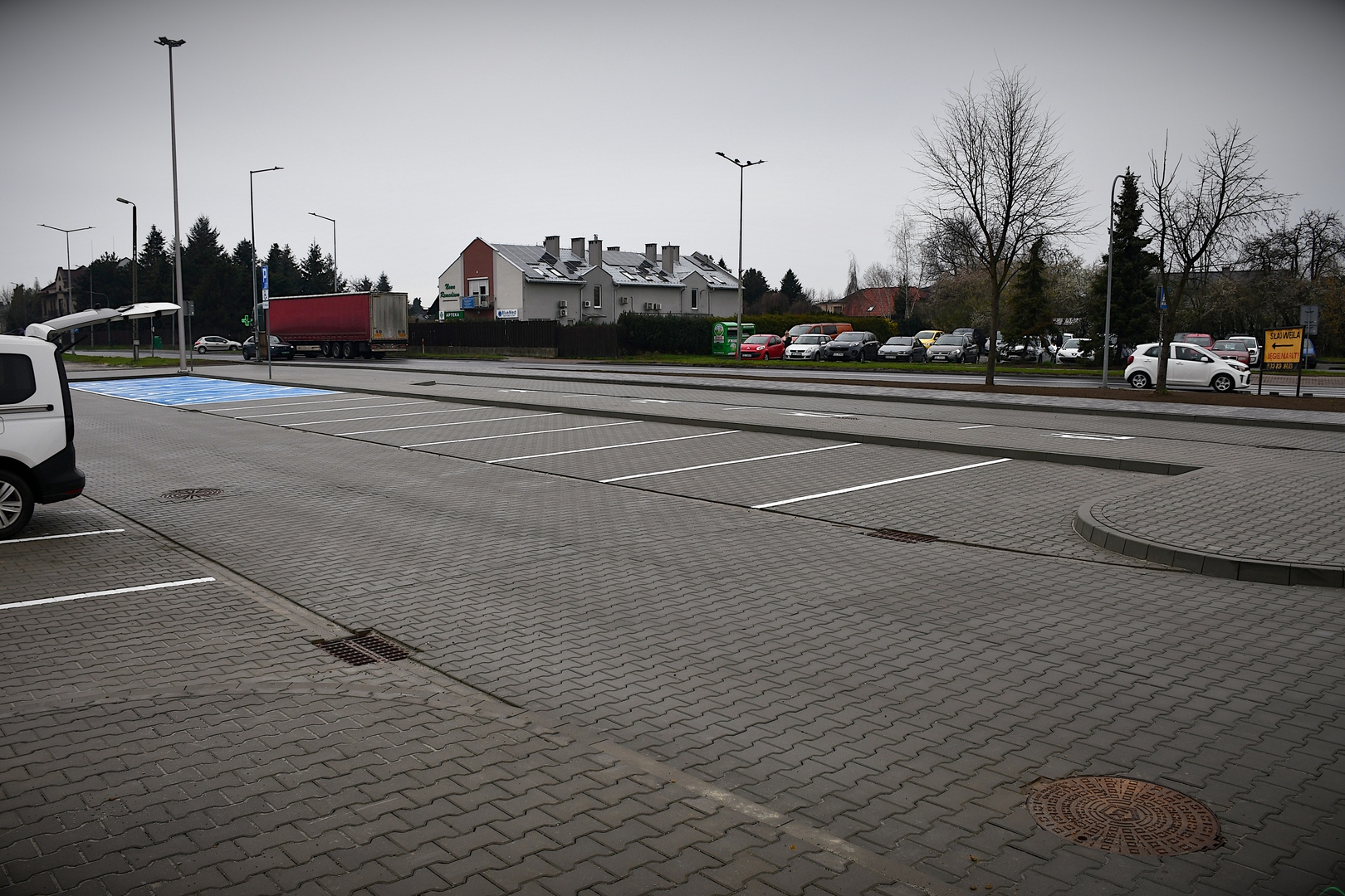 Parkuj i jedź w Kętach. 85 miejsc dla samochodów