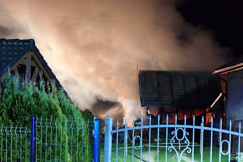 Z ostatniej chwili: Rudzica: Pożar budynku gospodarczego i warsztatu. Wewnątrz butla z acetylenem! – foto